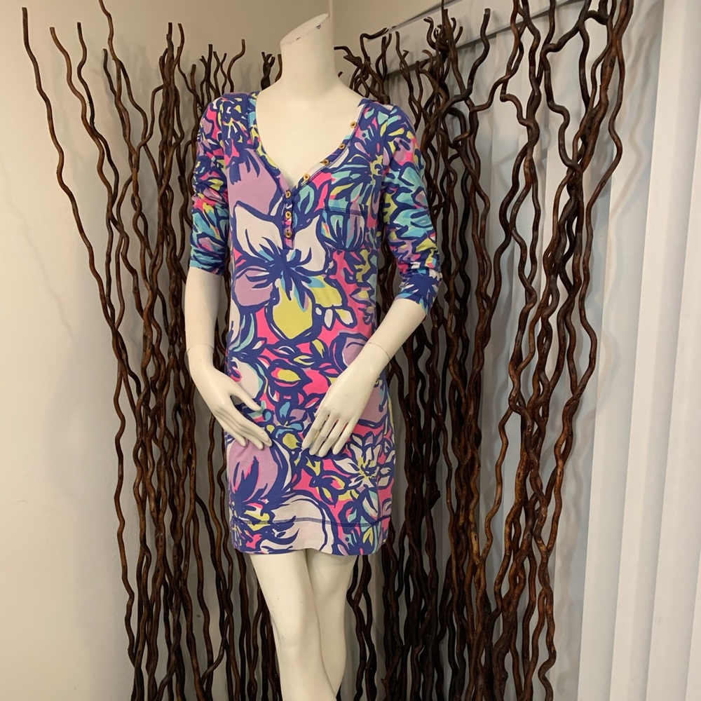 Lily Pulitzer Beautiful Floral Print Dress with Sleeves.